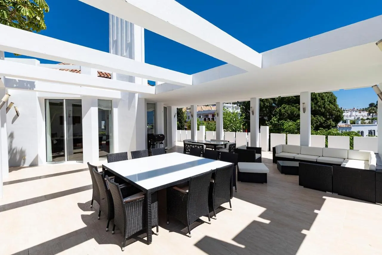 בית נופש Villa Flamingos מארבלה